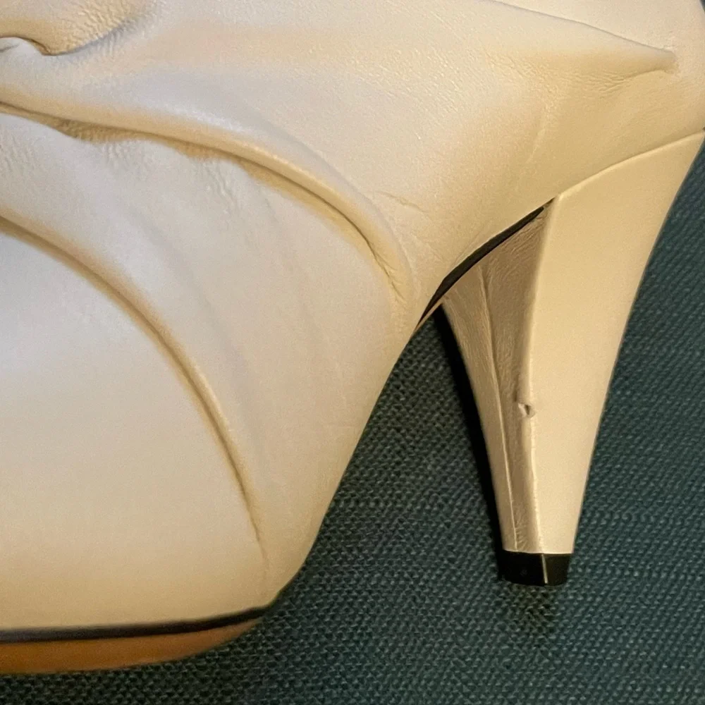 Isabel Marant Ruched Leather Lasteen Ankle Boots. Preloved 🤍 - Picture 3 of 11
